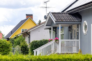 Enkoping, İsveç, tek kişilik aile evleri.