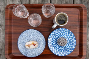 Stockholm, İsveç Bir tepsi İsveç fika, kahve ve hamur işi.