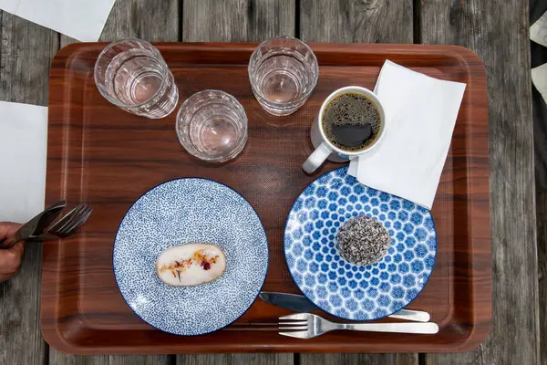 Stockholm, İsveç Bir tepsi İsveç fika, kahve ve hamur işi.