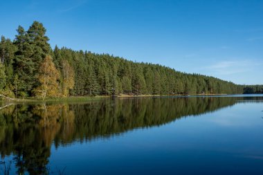 Mora, İsveç Dalarna bölgesindeki Mossbysjon ya da Mossby Gölü.