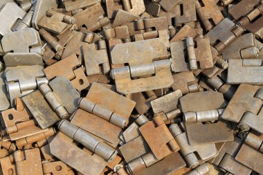 Oksitlenme paslı metal parçaları, fotoğrafa yakın çekim.