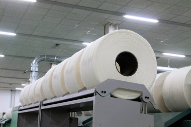 Çin 'de dönen bir değirmende pamuk ipliği