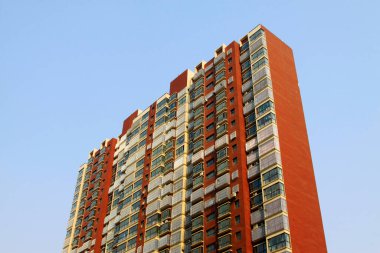 Konut binalarının balkon penceresi, fotoğrafa yakın çekim.