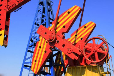 CAOFEIDIAN - 2 Mayıs 2014 tarihinde JiDong petrol sahasında dengeli ışın pompalama ünitesi, kaofeidyen, hebei bölgesi, Çin.