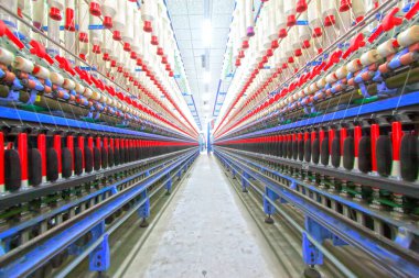 LUANNAN COUNTY - 23 Ağustos: Spinning mill makine ve ekipmanları, 23 Ağustos 2014, Luannan County, Hebei Eyaleti, Çin