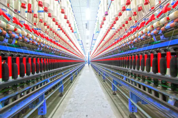 LUANNAN COUNTY - 23 Ağustos: Spinning mill makine ve ekipmanları, 23 Ağustos 2014, Luannan County, Hebei Eyaleti, Çin