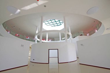 LUANNAN COUNTY - 18 Eylül 2014 'te Hebei Eyaleti, Çin' deki bir sanat galerisinde iç halka yapısı inşa etmek