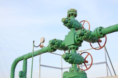 Petrol boru tesisatı bileşenleri, fotoğrafın kapatılması.