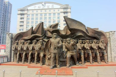 Dandong Şehri - 27 Mart 2015 Çin Halk Gönüllüleri Heykeli, Dandong Şehri, Liaoning Eyaleti, Çin