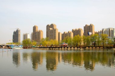 Şehir inşaat manzarası, fotoğrafa yakın çekim.