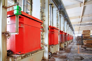 Bir fabrikada seramik üretim makineleri ve ekipmanlar, yakın çekim