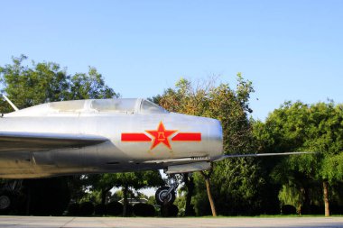 Çinli emekli savaş uçakları parkta.