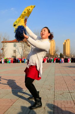 Luannan İlçesi - 19 Şubat: Çin geleneksel Yanko halk dansları gösterisi 19 Şubat 2016 tarihinde, Luannan County, Hebei Eyaleti, Çin