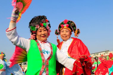 Luannan İlçesi- 21 Şubat: Çin geleneksel Yanko halk dansları gösterisi 21 Şubat 2016 tarihinde, Luannan County, Hebei Eyaleti, Çin 