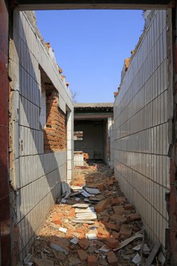 Broken alle, closeup of photo