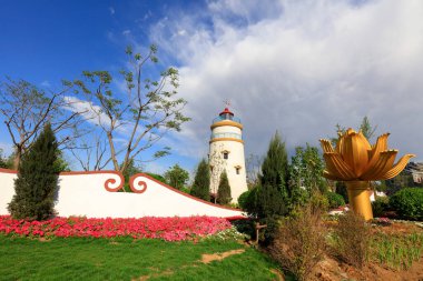 Macao Guia Deniz Feneri ve Lotus heykeli parkta minyatür bir manzara