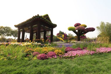 Çin klasik mimarisi eşit düzeyde.