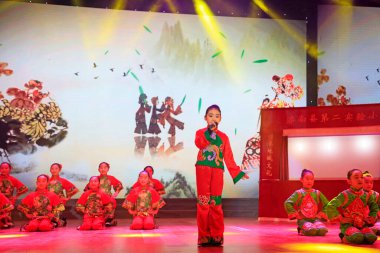 Luannan County - 23 Ocak 2017: Çocuk dans gösterisi, Luannan, Hebei, Chin