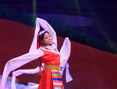 Luannan County - 23 Ocak 2017: Çin halk dansları gösterisi, Luannan, Hebei, Chin