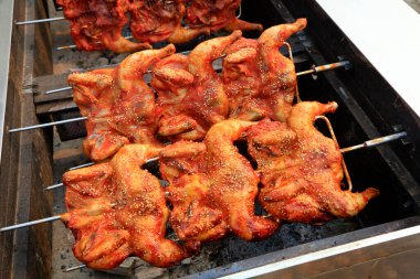 Kızarmış tavuk lezzeti, yakın plan fotoğraf.