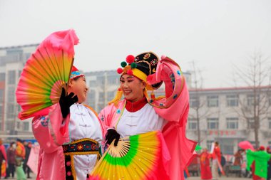 Luannan County - 4 Şubat 2017: Çinli Yangko performansı, Luannan County, Hebei Eyaleti, Chin