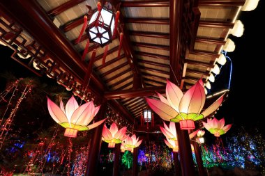 Çin antik mimarisinde nilüfer şekilli fenerler