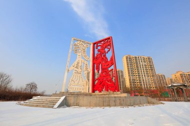 Bir parkta kağıt kesiği heykel, Çin