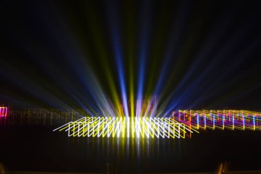 Koyu arkaplanda ışıklandırma efekti