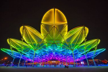 Tangshan Şehri - 13 Şubat 2019: Nanhu Park Kapısı, Tangshan Şehri, Hebei Eyaleti, Çin