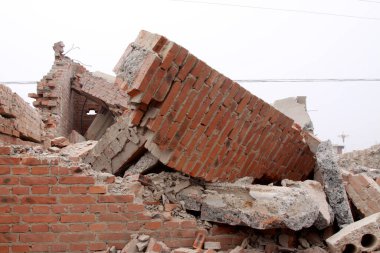 yıkım malzemeleri yıkım sitede konut