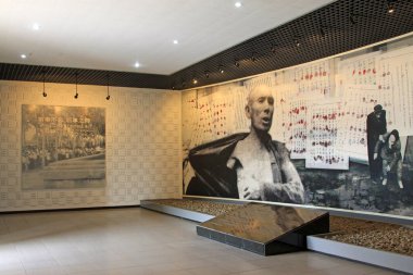 LUANNAN COUNTY - 22 Mart 2014 'te Pan Dai Köyü Katliam Anıt Binası' ndaki sergi salonu, Luannan County, Hebei Eyaleti, Chin