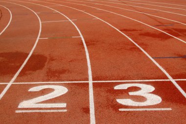 Spor zemin kırmızı plastik pist bir ortaokul