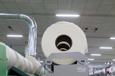 Çin 'de dönen bir değirmende pamuk ipliği