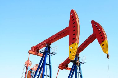 CAOFEIDIAN - 2 Mayıs 2014 tarihinde JiDong petrol sahasında dengeli ışın pompalama ünitesi, kaofeidyen, hebei bölgesi, Çin.