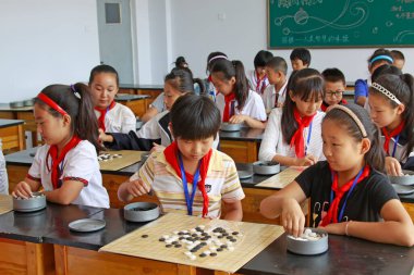 Luannan County - 25 Eylül 2015 Öğrenciler Weiqi, Luannan County, Hebei Eyaleti, Çin