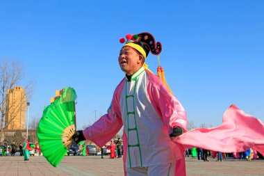 Luannan Kontluğu - 15 Şubat: Çin geleneksel Yanko halk dansları gösterisi 15 Şubat 2016 tarihinde, Luannan County, Hebei Eyaleti, Çin