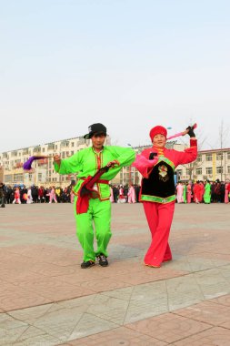 Luannan İlçesi - 19 Şubat: Çin geleneksel Yanko halk dansları gösterisi 19 Şubat 2016 tarihinde, Luannan County, Hebei Eyaleti, Çin