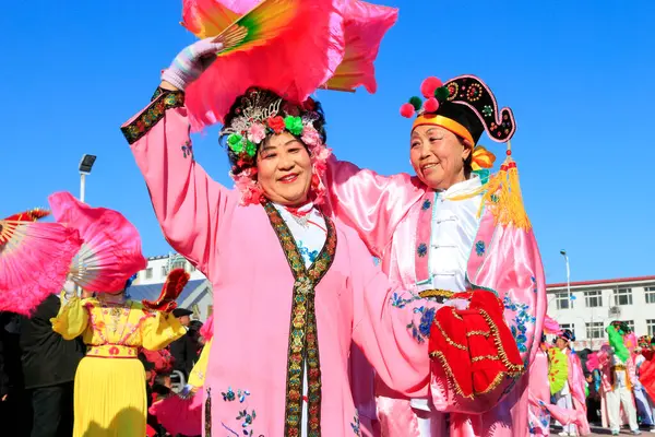 Luannan İlçesi - 17 Şubat: Çin geleneksel Yanko halk dansları gösterisi, 17 Şubat 2016, Luannan County, Hebei Eyaleti, Çin