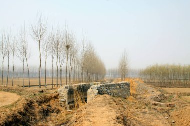 Eski kırsal su koruma mühendisliği inşaatı, fotoğrafların kapatılması.