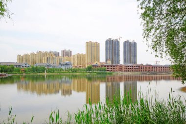 Şehir inşaat manzarası, fotoğrafa yakın çekim.