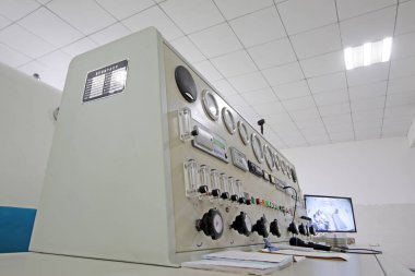 Luannan - 29 Haziran 2015 'te hastanede hiperbarik oksijen odası operatörleri, Luannan County, Hebei Eyaleti, Çin