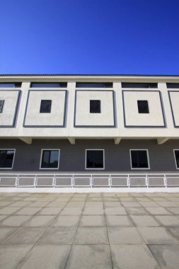 Bir parkta Çin klasik mimarisi