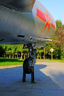 Çinli emekli savaş uçakları parkta.