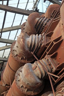 Boş çimento fabrikası fırın makineleri, fotoğrafa yakın çekim.