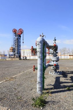 Petrol sahasında kule tipi pompalama ünitesi, Çin