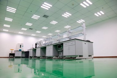 Laboratuvar dolabı ve temiz zemin