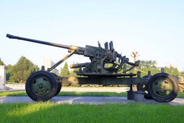 Alanda ağır silahlar var.