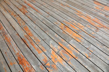 Kırık ahşap zemin, fotoğrafa yakın çekim.