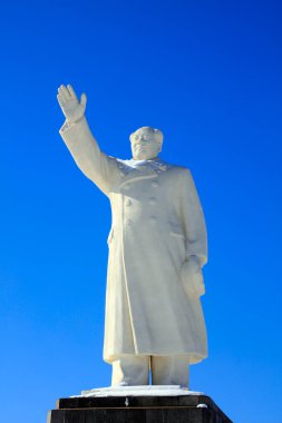 Çin 'in eski başkanı Mao Zedong' un Çin 'deki Tangshan şehrindeki heykeli.