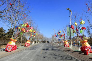 Parkta karikatür heykeli